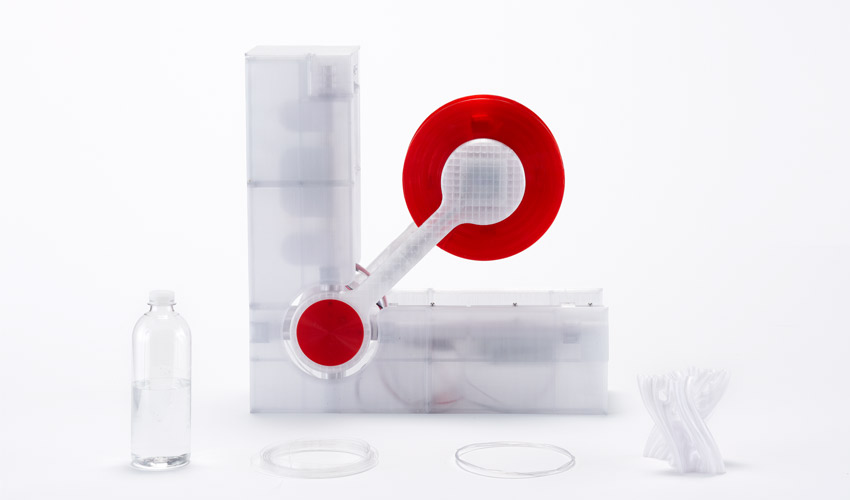 Polyformer trasforma le bottiglie di plastica in un filamento di